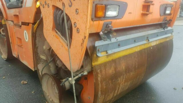 Hamm DV90 VO mit Streuer Klima Deutsche Maschine - Straßenwalze: das Bild 4 Hamm DV90 VO mit Streuer Klima Deutsche Maschine - Straßenwalze: das Bild 4