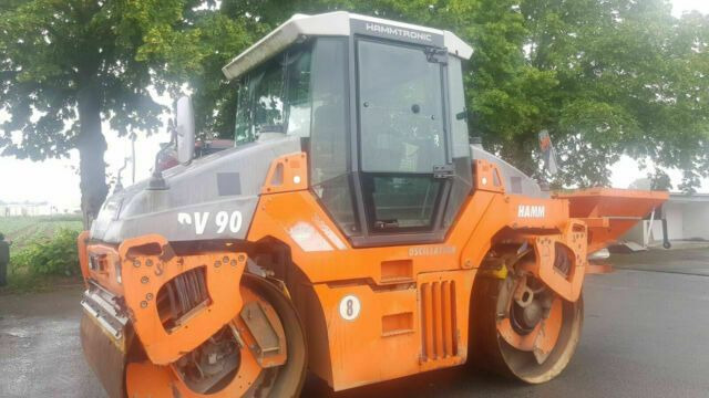 Hamm DV90 VO mit Streuer Klima Deutsche Maschine - Straßenwalze: das Bild 1 Hamm DV90 VO mit Streuer Klima Deutsche Maschine - Straßenwalze: das Bild 1
