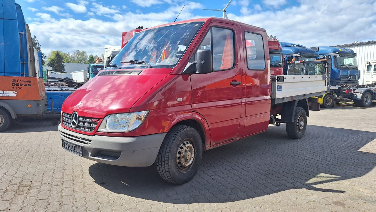 Mercedes-Benz 313 Pritsche Doppelkabine - Pritsche Transporter, Transporter mit Doppelkabine: das Bild 2 Mercedes-Benz 313 Pritsche Doppelkabine - Pritsche Transporter, Transporter mit Doppelkabine: das Bild 2