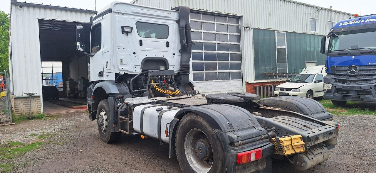 Mercedes-Benz 1840 HD 4x4 Arocs - Sattelzugmaschine: das Bild 3 Mercedes-Benz 1840 HD 4x4 Arocs - Sattelzugmaschine: das Bild 3