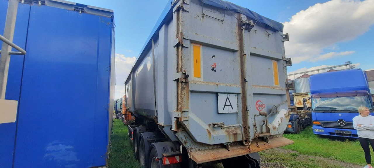 Schmitz Cargobull 3-Achser/Stahlmulde 53m3 - Kipper Auflieger: das Bild 2 Schmitz Cargobull 3-Achser/Stahlmulde 53m3 - Kipper Auflieger: das Bild 2