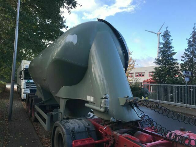 Spitzer SF 2734/2P Zement/Silo - Tankauflieger: das Bild 3 Spitzer SF 2734/2P Zement/Silo - Tankauflieger: das Bild 3