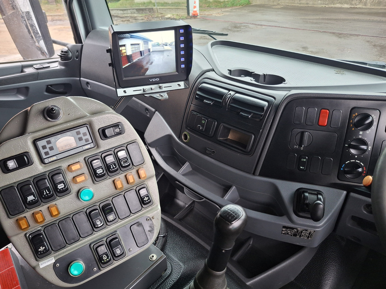 Kehrmaschine MERCEDES-BENZ Axor 1829 Zamiatarka Kehrmaschine Johnston 2 Motoren Karcher L/R: das Bild 32 Kehrmaschine MERCEDES-BENZ Axor 1829 Zamiatarka Kehrmaschine Johnston 2 Motoren Karcher L/R: das Bild 32