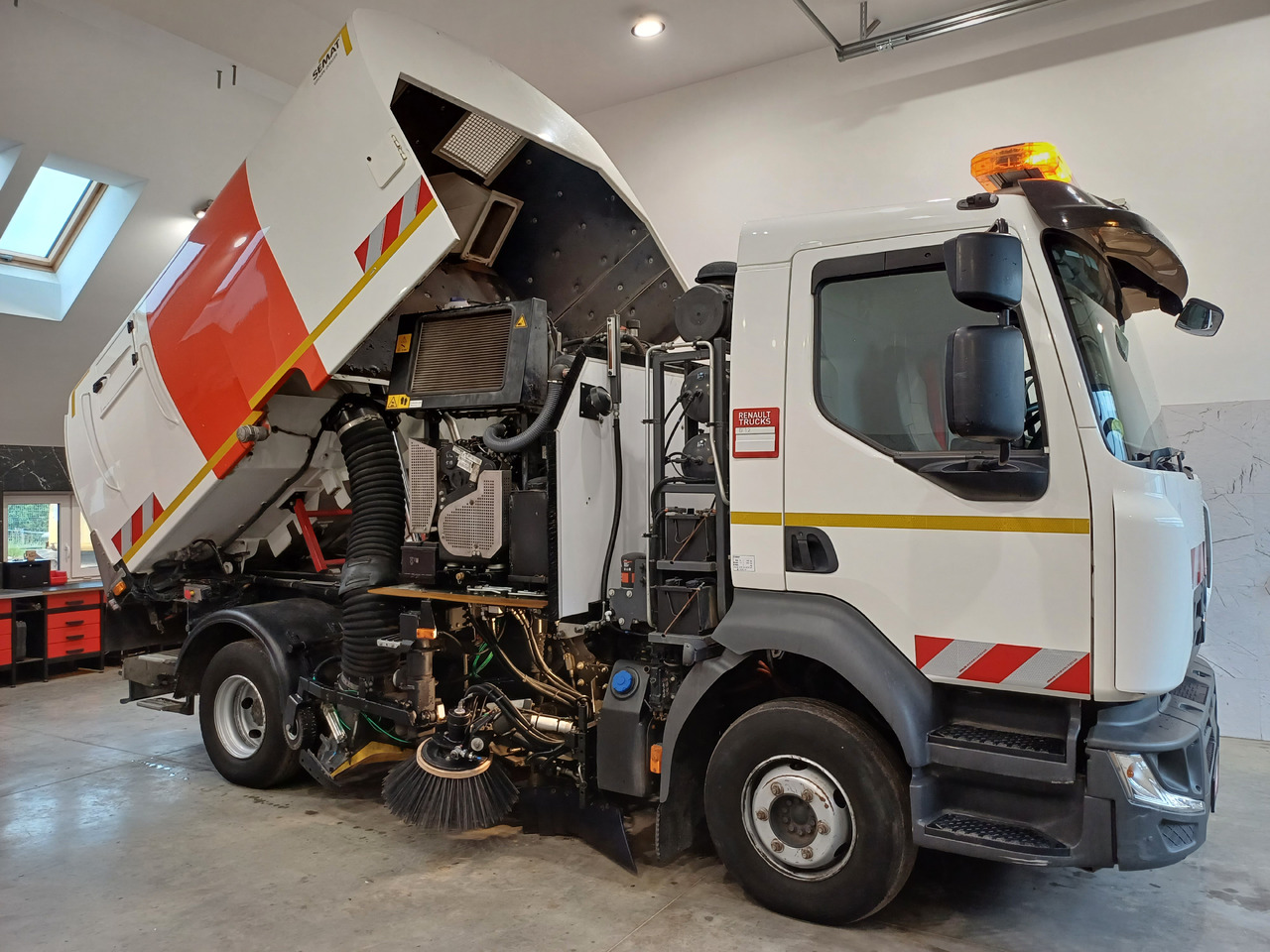 RENAULT D12 Zamiatarka Kehrmaschine 2 Motoren SEMAT Zoeller Szczotki L/R Euro 6 PM10 2017r - Kehrmaschine: das Bild 5 RENAULT D12 Zamiatarka Kehrmaschine 2 Motoren SEMAT Zoeller Szczotki L/R Euro 6 PM10 2017r - Kehrmaschine: das Bild 5