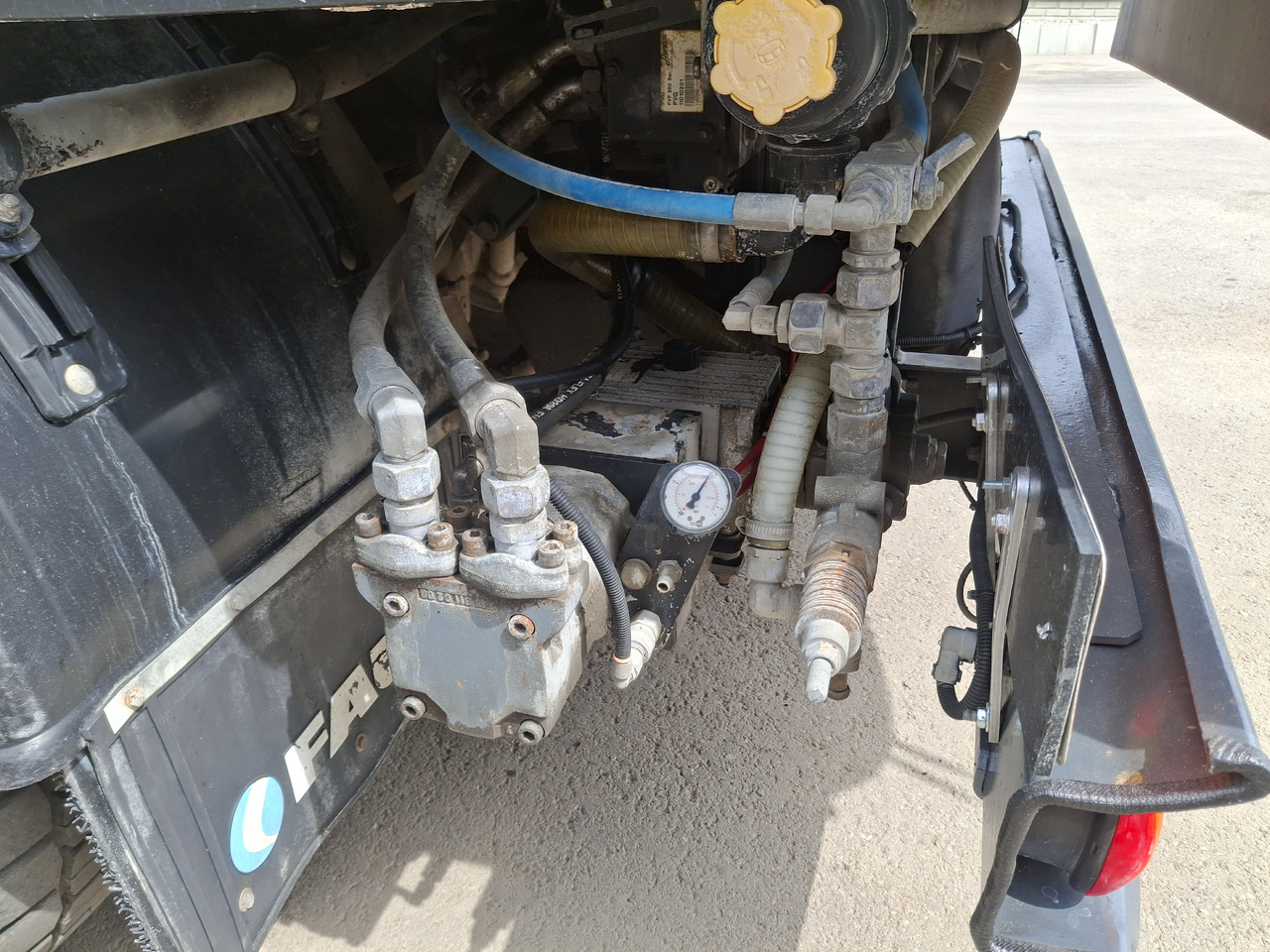 Kehrmaschine RENAULT D16 Zamiatarka Kehrmaschine FAUN Euro 6 PM10 Szczotki L/R Karcher Rura Do Liści 2 Motoren: das Bild 15