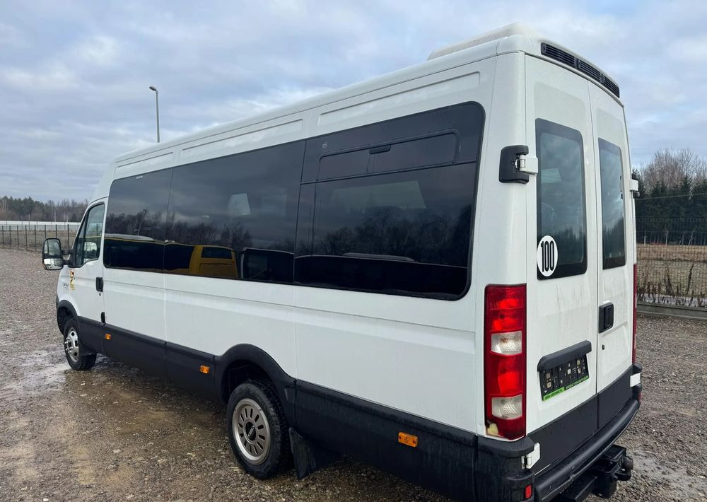 Kleinbus, Personentransporter Iveco Daily: das Bild 6