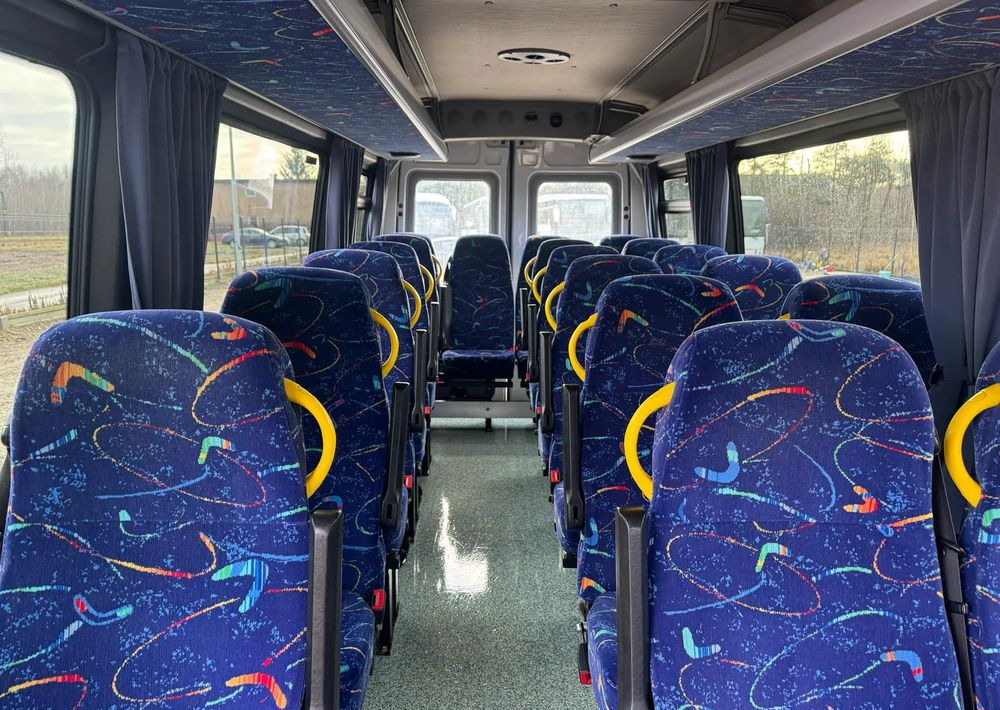 Kleinbus, Personentransporter Iveco Daily: das Bild 10
