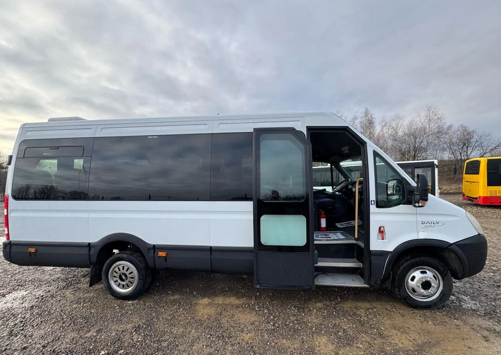 Kleinbus, Personentransporter Iveco Daily: das Bild 8