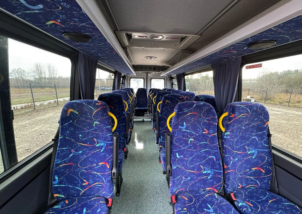 Kleinbus, Personentransporter Iveco Daily: das Bild 9