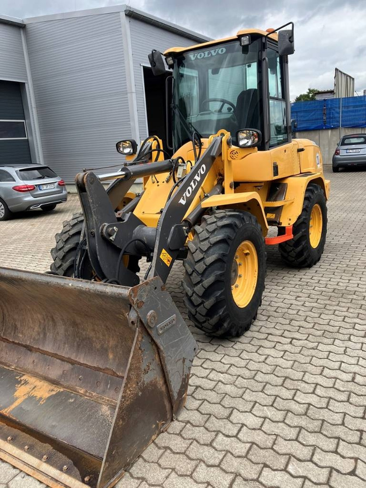 Volvo L 30 G - Radlader: das Bild 1 Volvo L 30 G - Radlader: das Bild 1
