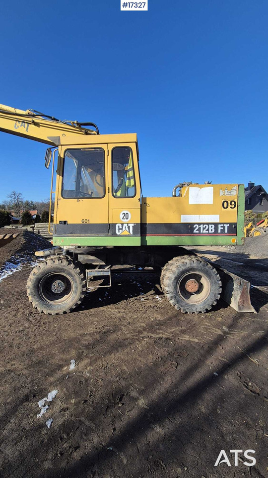 CATERPILLAR 212B FT wheeled excavator (1996) - Mobilbagger: das Bild 1 CATERPILLAR 212B FT wheeled excavator (1996) - Mobilbagger: das Bild 1