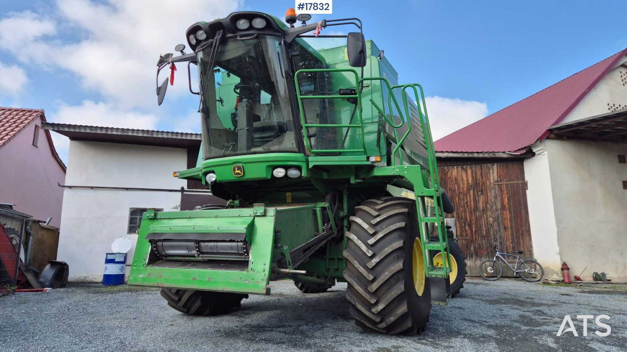 Combine harvester JOHN DEERE 1470 (2010) - Mähdrescher: das Bild 2 Combine harvester JOHN DEERE 1470 (2010) - Mähdrescher: das Bild 2