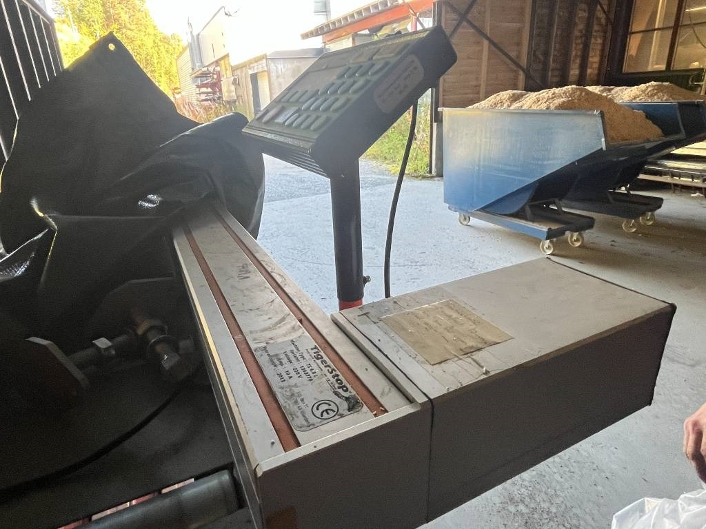 Annet GRAULE QNF Crosscut saw with TigerStop TS 4.8 L Au - Werkzeugmaschine: das Bild 2 Annet GRAULE QNF Crosscut saw with TigerStop TS 4.8 L Au - Werkzeugmaschine: das Bild 2