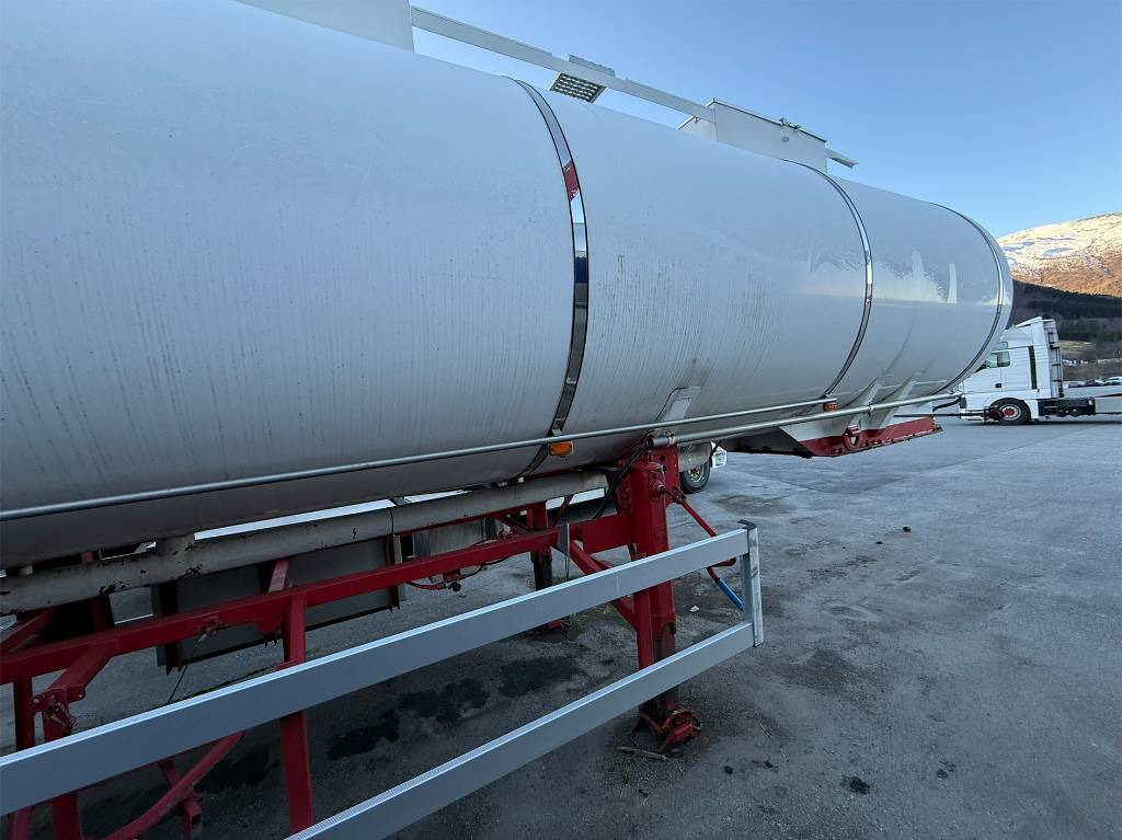 Annet Schrader tank trailer 32 m2 - Tankauflieger: das Bild 2 Annet Schrader tank trailer 32 m2 - Tankauflieger: das Bild 2