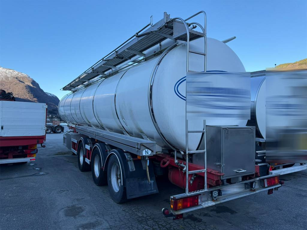 Annet Schrader tank trailer 32 m2 - Tankauflieger: das Bild 4 Annet Schrader tank trailer 32 m2 - Tankauflieger: das Bild 4