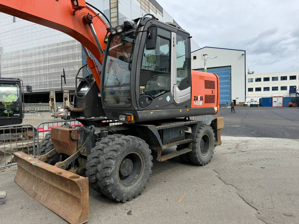 Hitachi ZX 140 W-3 - Mobilbagger: das Bild 3 Hitachi ZX 140 W-3 - Mobilbagger: das Bild 3