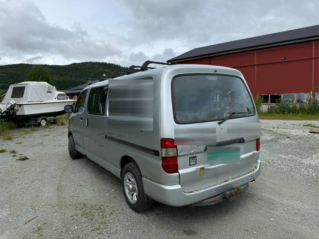 Toyota Hiace 4x4 - Kastenwagen: das Bild 3 Toyota Hiace 4x4 - Kastenwagen: das Bild 3