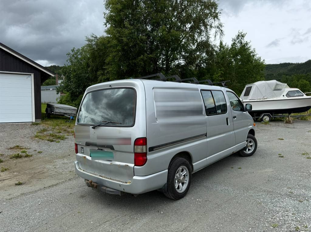 Toyota Hiace 4x4 – Leasing Toyota Hiace 4x4: das Bild 7