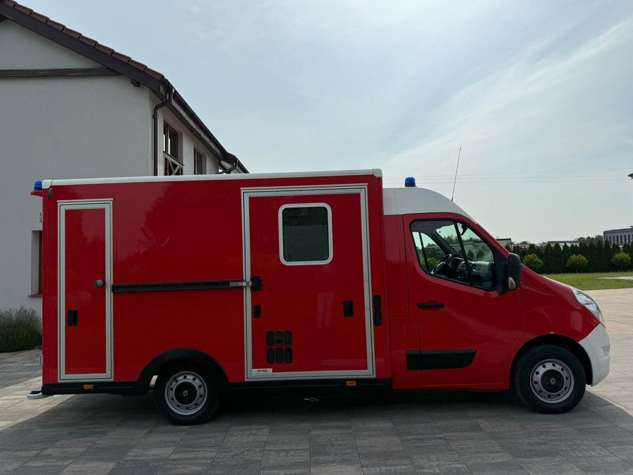 Renault Master Karetka Ambulans pogotowie kontenerowe - Krankenwagen: das Bild 4 Renault Master Karetka Ambulans pogotowie kontenerowe - Krankenwagen: das Bild 4