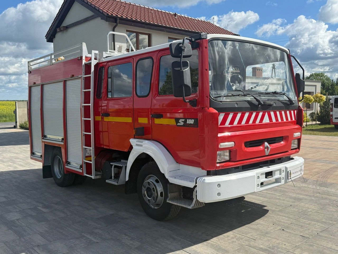 Renault Midliner 180 S180 - Feuerwehrfahrzeug: das Bild 1 Renault Midliner 180 S180 - Feuerwehrfahrzeug: das Bild 1