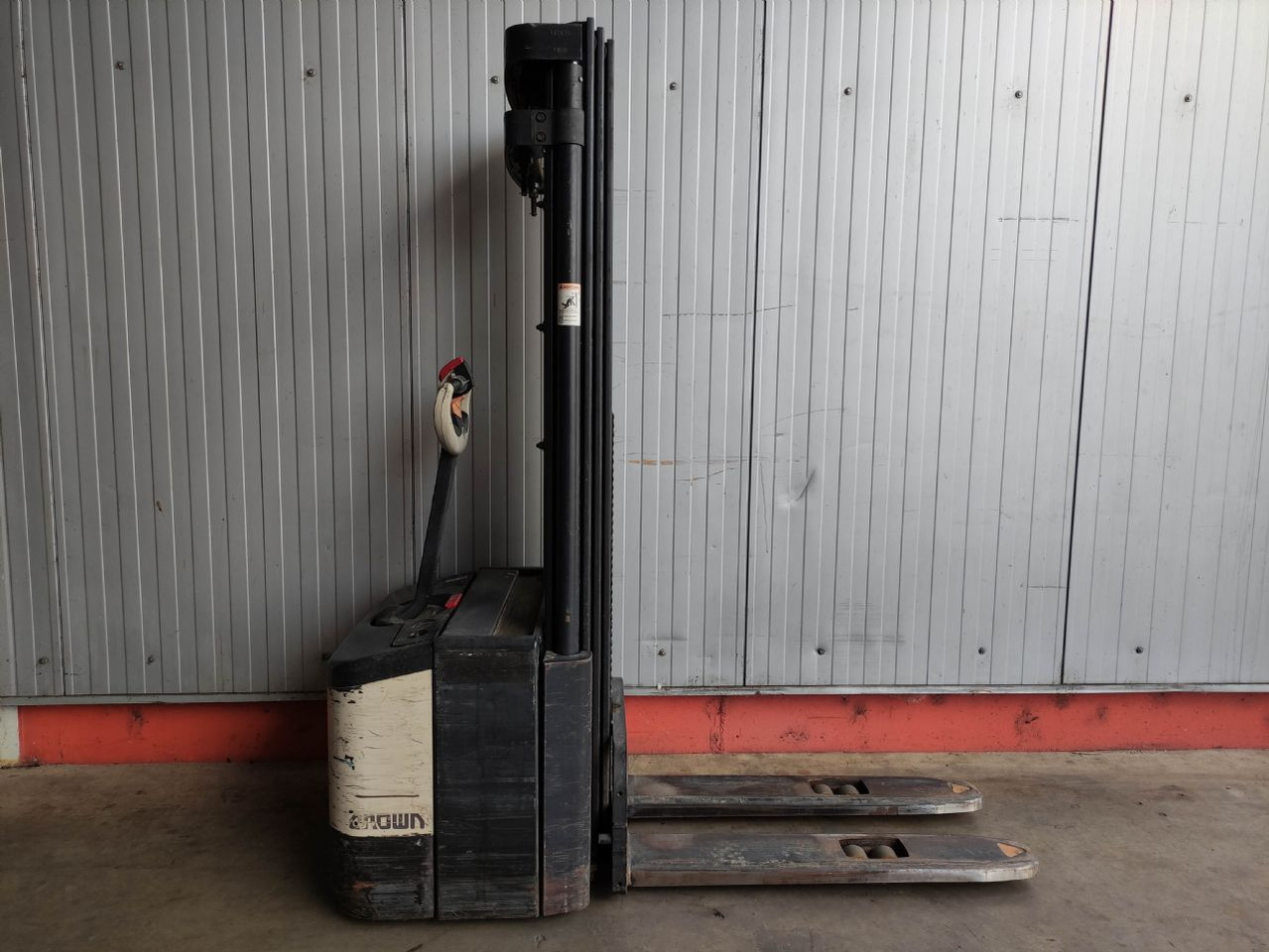 Crown WE 2300-1.6 TT - Hochhubwagen: das Bild 2 Crown WE 2300-1.6 TT - Hochhubwagen: das Bild 2