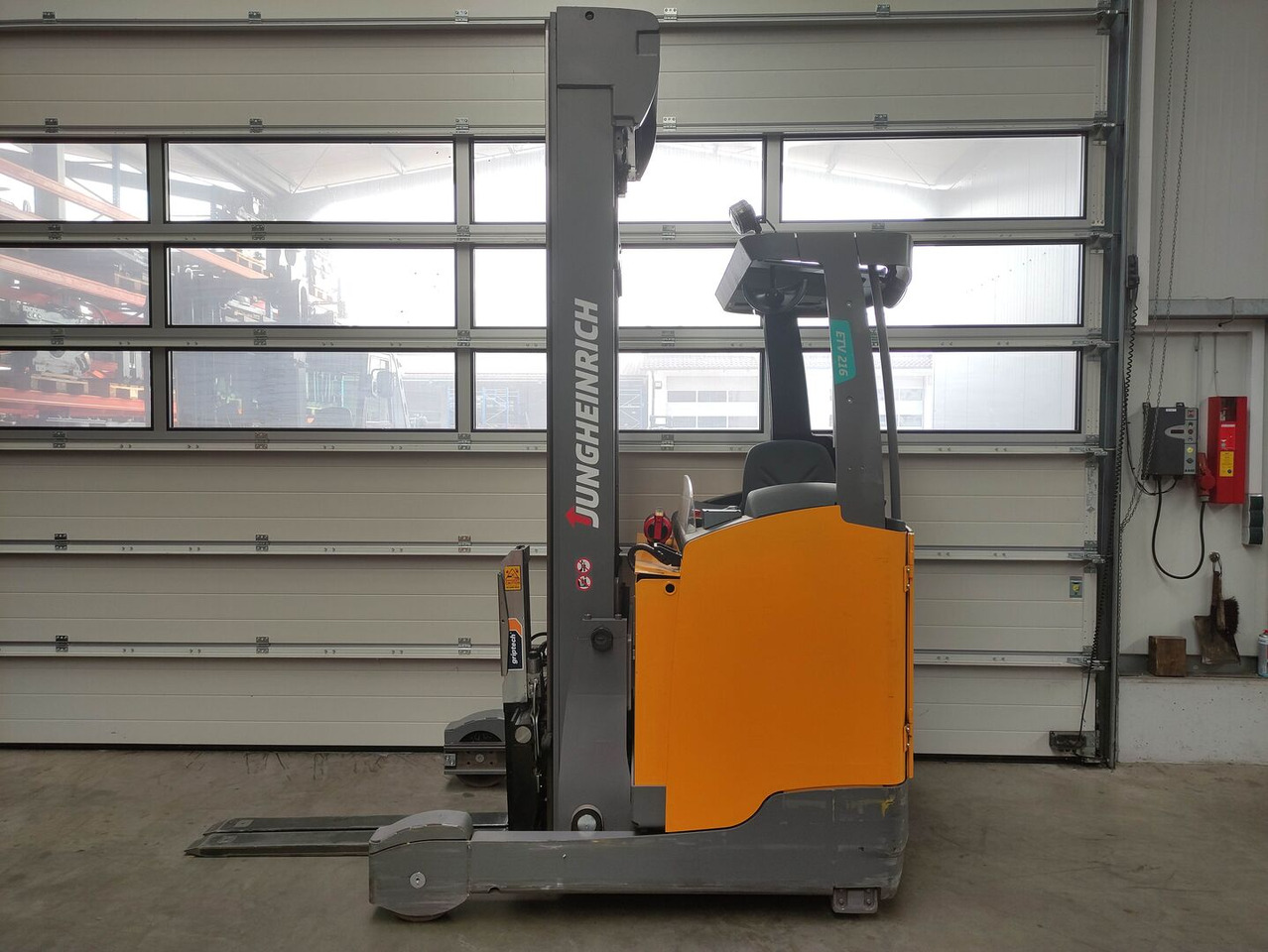 Schubmaststapler Jungheinrich ETV 216: das Bild 1