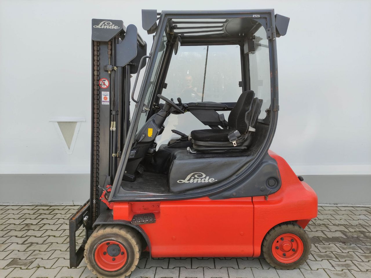 Linde E20-335 - Elektrostapler: das Bild 1 Linde E20-335 - Elektrostapler: das Bild 1