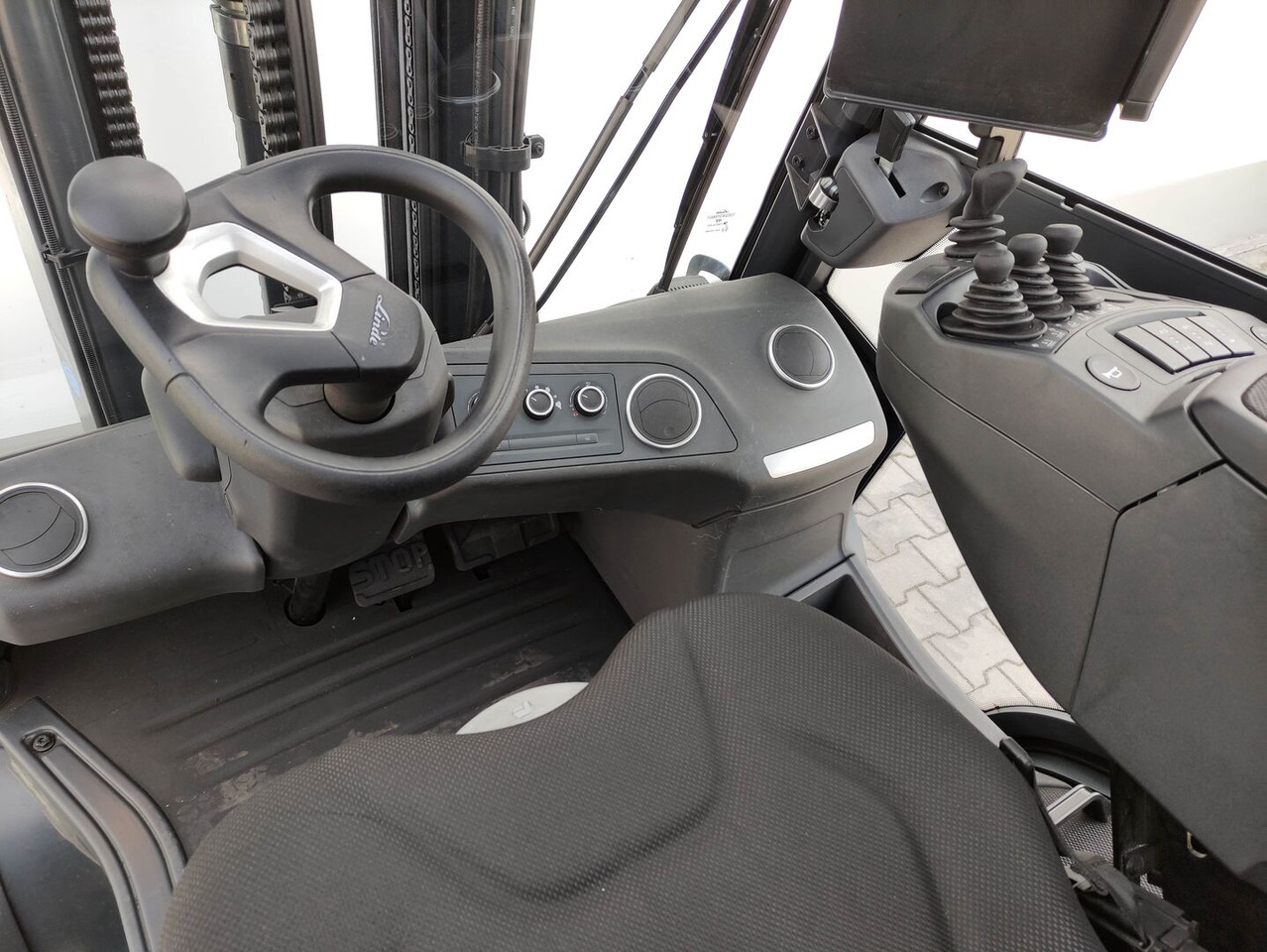 Linde H35D-01-120 (LACK NEU) - Dieselstapler: das Bild 5 Linde H35D-01-120 (LACK NEU) - Dieselstapler: das Bild 5