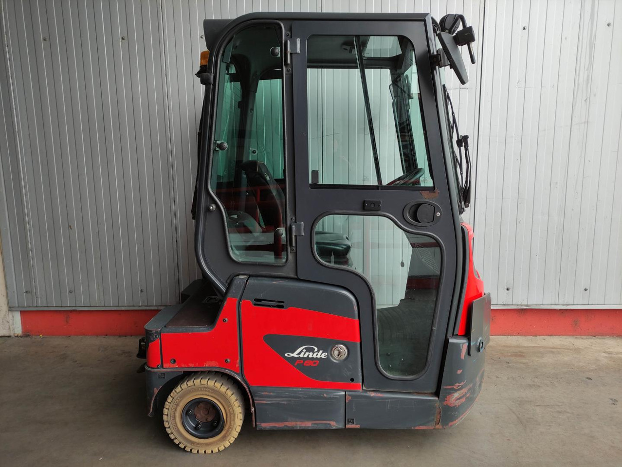 Linde P80-1191 - Schleppfahrzeug: das Bild 2 Linde P80-1191 - Schleppfahrzeug: das Bild 2