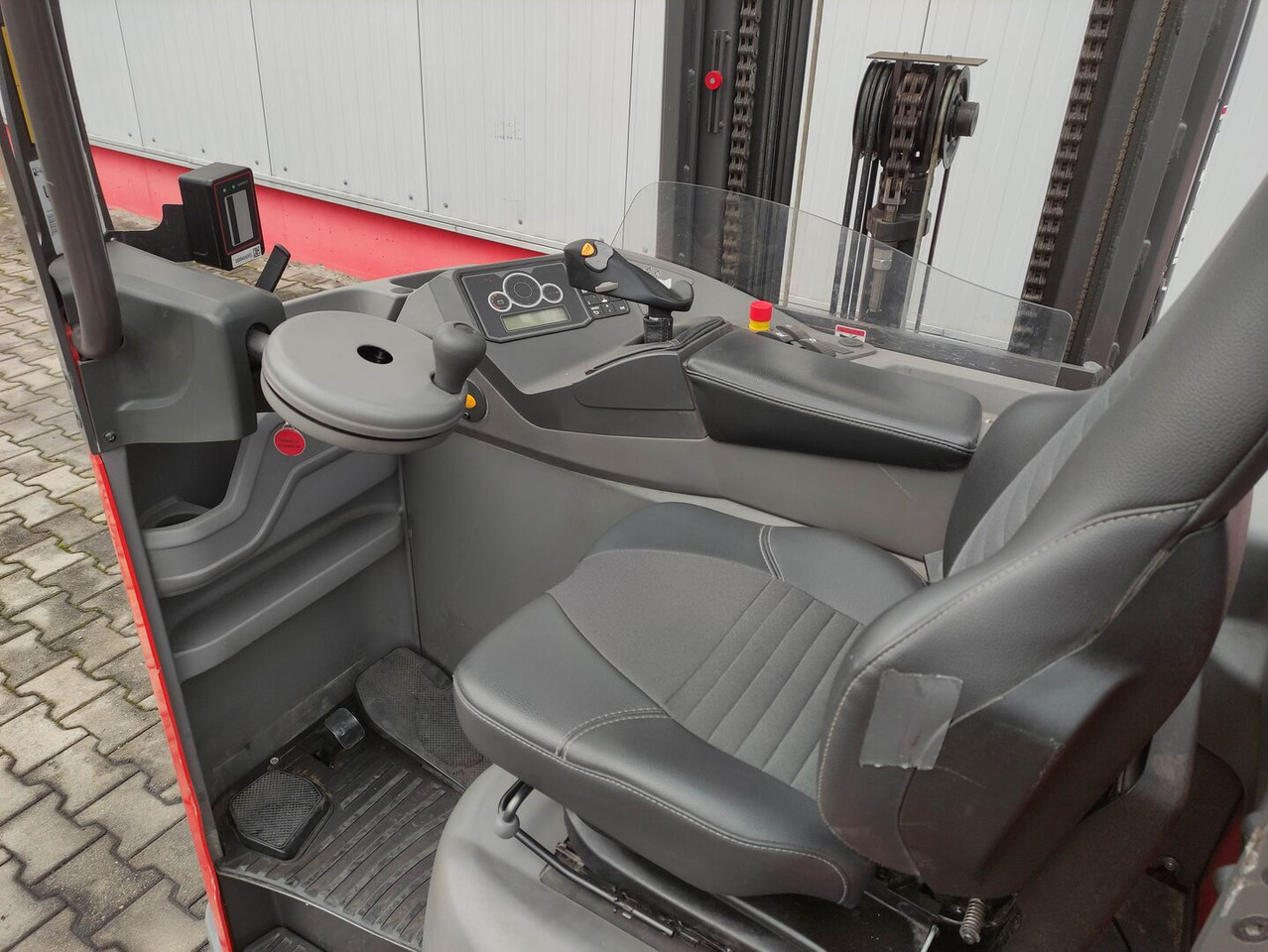 Linde R25F (UFW250TFVRF635) - Schubmaststapler: das Bild 5 Linde R25F (UFW250TFVRF635) - Schubmaststapler: das Bild 5