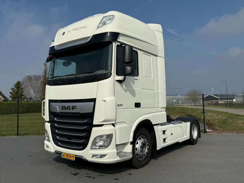 DAF XF 450 STAND KLIMA, FULL SPOILER, 2X BED, NL TRUCK. - Sattelzugmaschine: das Bild 2 DAF XF 450 STAND KLIMA, FULL SPOILER, 2X BED, NL TRUCK. - Sattelzugmaschine: das Bild 2
