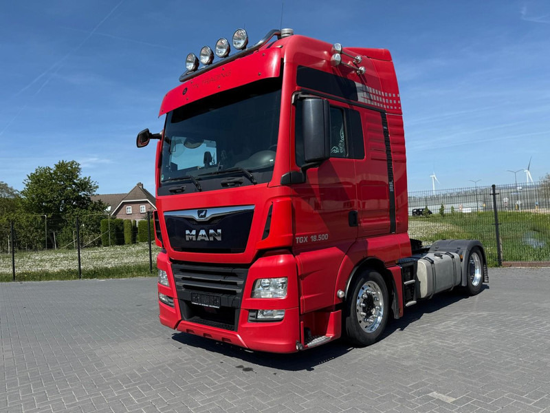 MAN 18.500 FULL AIR, ALCOA, TV, INVERTER, MICROWAVE, TOP. - Sattelzugmaschine: das Bild 2 MAN 18.500 FULL AIR, ALCOA, TV, INVERTER, MICROWAVE, TOP. - Sattelzugmaschine: das Bild 2