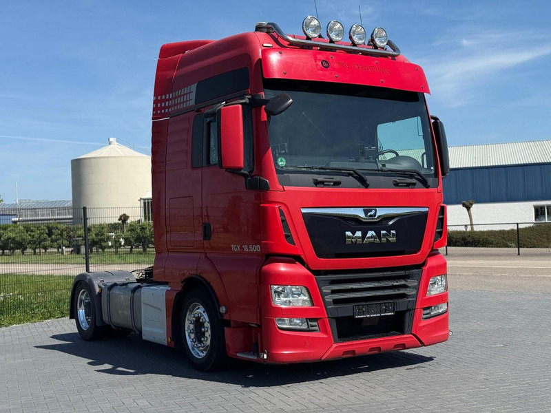 MAN 18.500 FULL AIR, ALCOA, TV, INVERTER, MICROWAVE, TOP. - Sattelzugmaschine: das Bild 1 MAN 18.500 FULL AIR, ALCOA, TV, INVERTER, MICROWAVE, TOP. - Sattelzugmaschine: das Bild 1