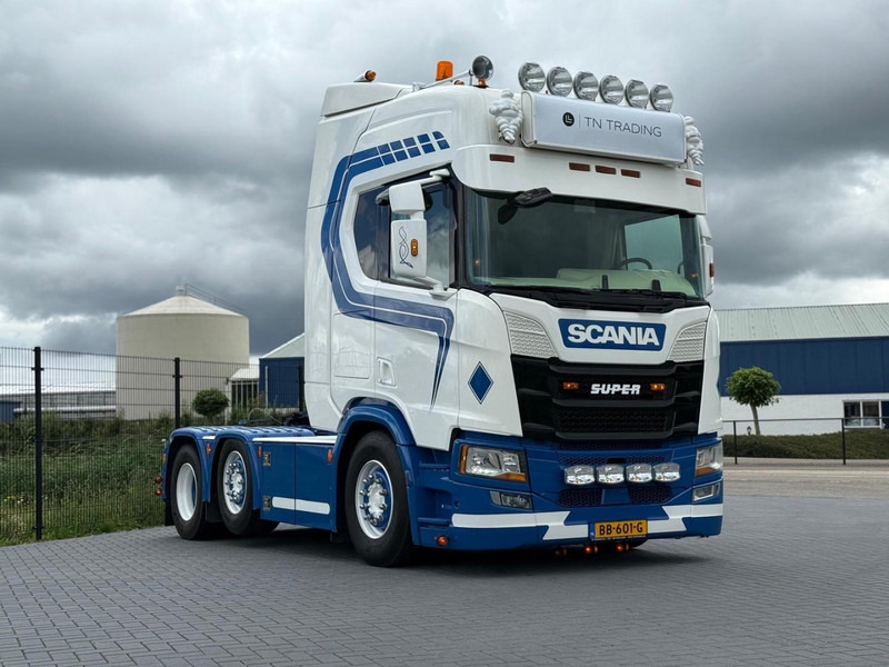 Scania R450 SHOW TRUCK, INTERIOR, STEERING, RETARDER, 570.000 KM. - Sattelzugmaschine: das Bild 1 Scania R450 SHOW TRUCK, INTERIOR, STEERING, RETARDER, 570.000 KM. - Sattelzugmaschine: das Bild 1