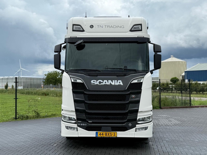 Scania R520A6X2/4NB 6X2/4, LEATHER, RETARDER, 2X TANK, TOP. - Sattelzugmaschine: das Bild 4 Scania R520A6X2/4NB 6X2/4, LEATHER, RETARDER, 2X TANK, TOP. - Sattelzugmaschine: das Bild 4
