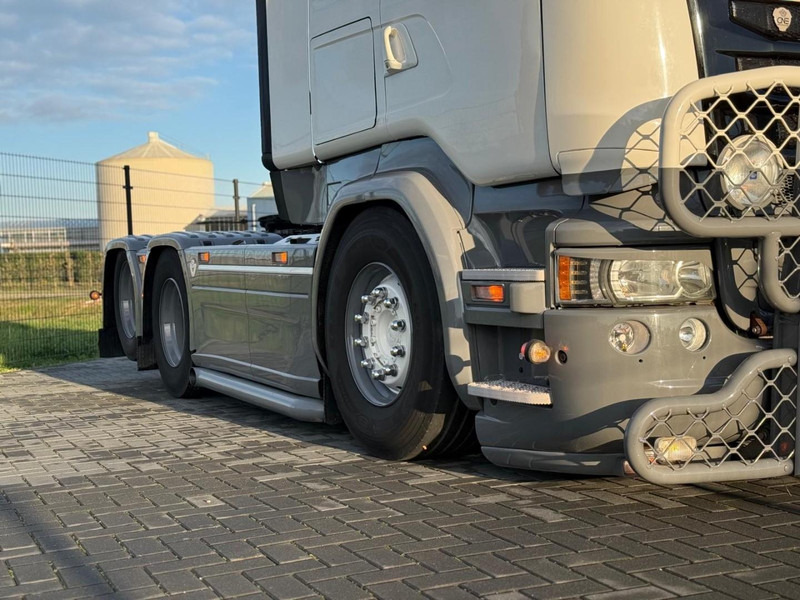 Scania R580 VOLLE SHOWTRUCK, VOLLUCHT, OPEN UITLAAT, INTERIEUR. - Sattelzugmaschine: das Bild 4 Scania R580 VOLLE SHOWTRUCK, VOLLUCHT, OPEN UITLAAT, INTERIEUR. - Sattelzugmaschine: das Bild 4