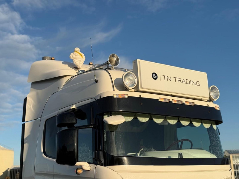 Scania R580 VOLLE SHOWTRUCK, VOLLUCHT, OPEN UITLAAT, INTERIEUR. - Sattelzugmaschine: das Bild 5 Scania R580 VOLLE SHOWTRUCK, VOLLUCHT, OPEN UITLAAT, INTERIEUR. - Sattelzugmaschine: das Bild 5