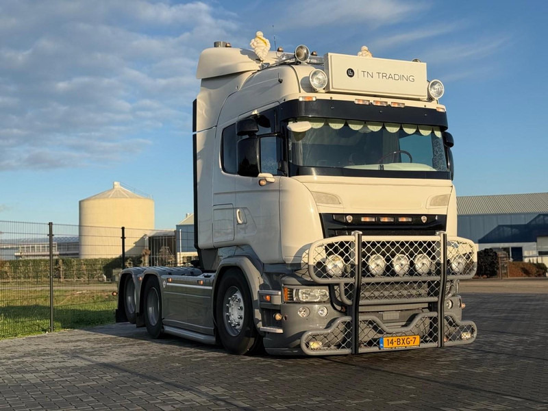 Scania R580 VOLLE SHOWTRUCK, VOLLUCHT, OPEN UITLAAT, INTERIEUR. - Sattelzugmaschine: das Bild 1 Scania R580 VOLLE SHOWTRUCK, VOLLUCHT, OPEN UITLAAT, INTERIEUR. - Sattelzugmaschine: das Bild 1