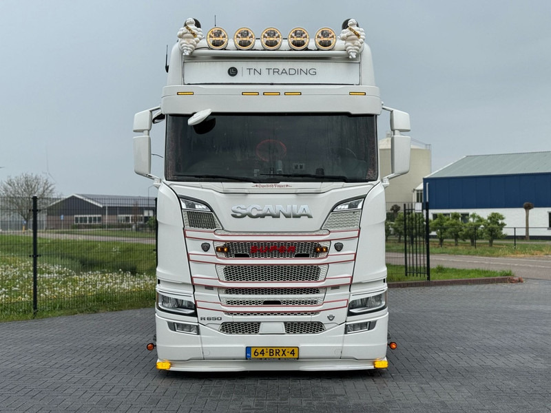 Scania R650 V8 FULL AIR, SHOW TRUCK, SPECIAL INTERIOR, SMART TACHO 2. - Sattelzugmaschine: das Bild 3 Scania R650 V8 FULL AIR, SHOW TRUCK, SPECIAL INTERIOR, SMART TACHO 2. - Sattelzugmaschine: das Bild 3