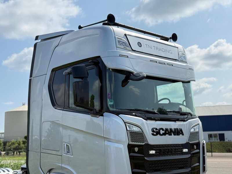Scania S650 ADR, FULL AIR, LEATHER, SHOW, INTERIOR, LIKE NEW! - Sattelzugmaschine: das Bild 4 Scania S650 ADR, FULL AIR, LEATHER, SHOW, INTERIOR, LIKE NEW! - Sattelzugmaschine: das Bild 4