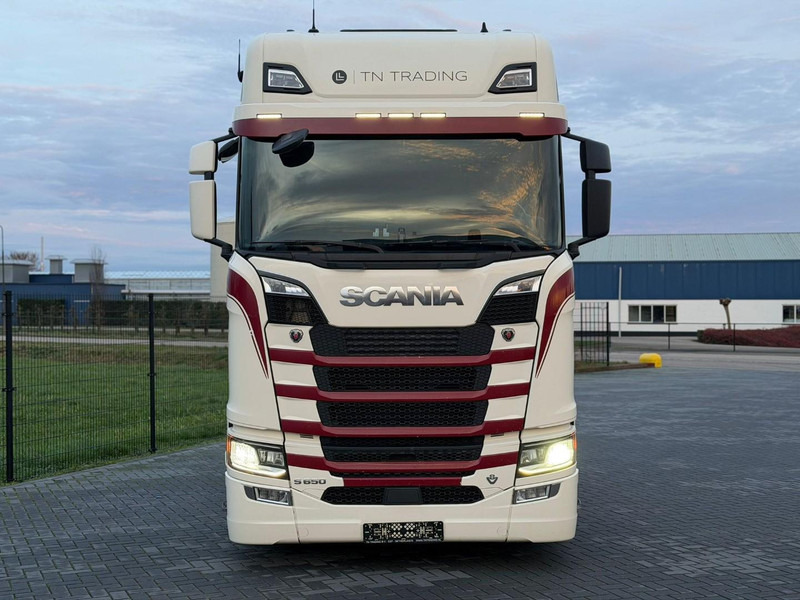 Scania S650 V8 NGS HYDRAULIEK, 3.35WB, VOLLUCHT, ALCOA, KING OF THE ROAD. - Sattelzugmaschine: das Bild 2 Scania S650 V8 NGS HYDRAULIEK, 3.35WB, VOLLUCHT, ALCOA, KING OF THE ROAD. - Sattelzugmaschine: das Bild 2