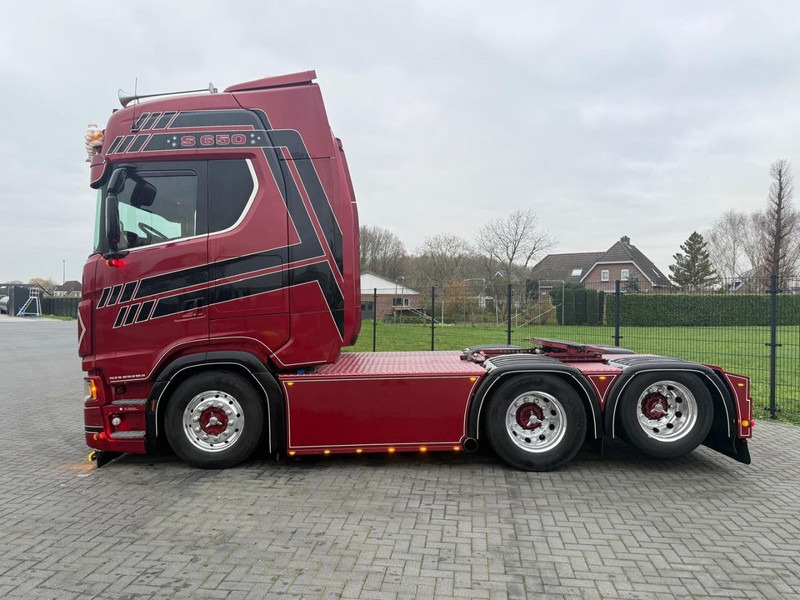 Scania S650 V8 NGS SHOW TRUCK, INTERIOR, FULL AIR, ALCOA, PTO, FULL! - Sattelzugmaschine: das Bild 4 Scania S650 V8 NGS SHOW TRUCK, INTERIOR, FULL AIR, ALCOA, PTO, FULL! - Sattelzugmaschine: das Bild 4