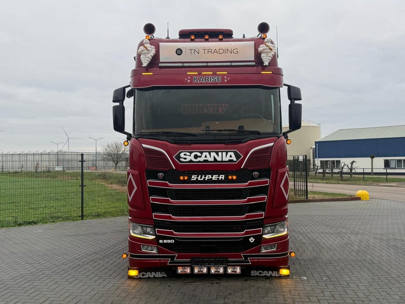 Scania S650 V8 NGS SHOW TRUCK, INTERIOR, FULL AIR, ALCOA, PTO, FULL! - Sattelzugmaschine: das Bild 2 Scania S650 V8 NGS SHOW TRUCK, INTERIOR, FULL AIR, ALCOA, PTO, FULL! - Sattelzugmaschine: das Bild 2