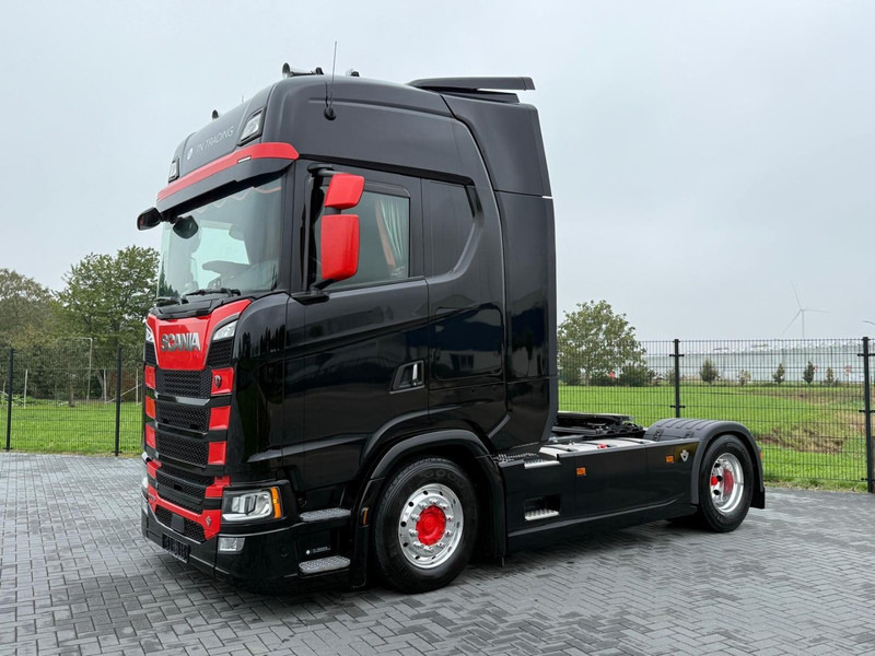 Scania S770 VOLLUCHT, LEER, RETARDER, 2 TANKS, PARK COOL. - Sattelzugmaschine: das Bild 4 Scania S770 VOLLUCHT, LEER, RETARDER, 2 TANKS, PARK COOL. - Sattelzugmaschine: das Bild 4
