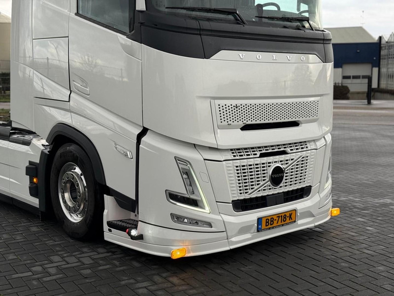 Volvo FH 13.460XL NEW, FULL AIR, ALCOA, HYDRAULIC, XL, SHOW, FULL. - Sattelzugmaschine: das Bild 4 Volvo FH 13.460XL NEW, FULL AIR, ALCOA, HYDRAULIC, XL, SHOW, FULL. - Sattelzugmaschine: das Bild 4
