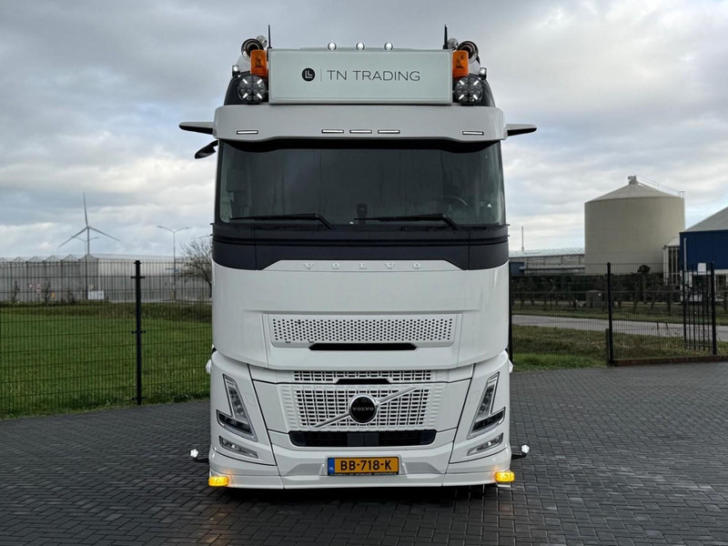 Volvo FH 13.460XL NEW, FULL AIR, ALCOA, HYDRAULIC, XL, SHOW, FULL. - Sattelzugmaschine: das Bild 3 Volvo FH 13.460XL NEW, FULL AIR, ALCOA, HYDRAULIC, XL, SHOW, FULL. - Sattelzugmaschine: das Bild 3