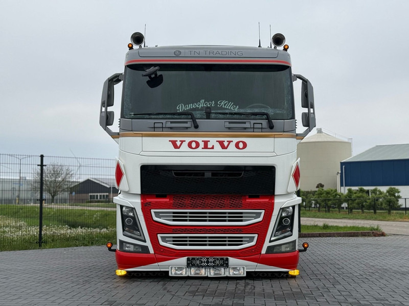 Volvo FH 13.500 SHOWTRUCK, VOLLUCHT, EURO 6, 6X2/4, PTO, SHOW INTERIEUR. - Sattelzugmaschine: das Bild 2 Volvo FH 13.500 SHOWTRUCK, VOLLUCHT, EURO 6, 6X2/4, PTO, SHOW INTERIEUR. - Sattelzugmaschine: das Bild 2