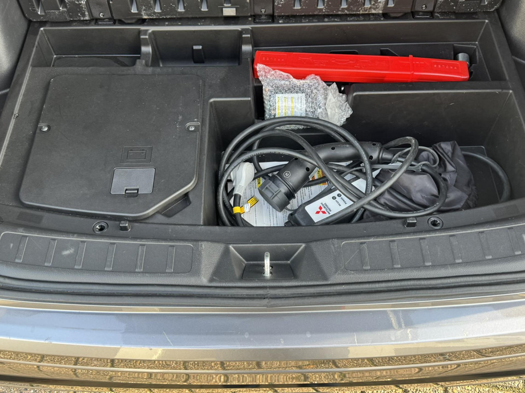 SUV/ Geländewagen Mitsubishi Eclipse Cross-2.4 PHEV Business Executive Adaptive cruise Climate control Stuur- Stoelverwarming v/a Apple / Android: das Bild 14