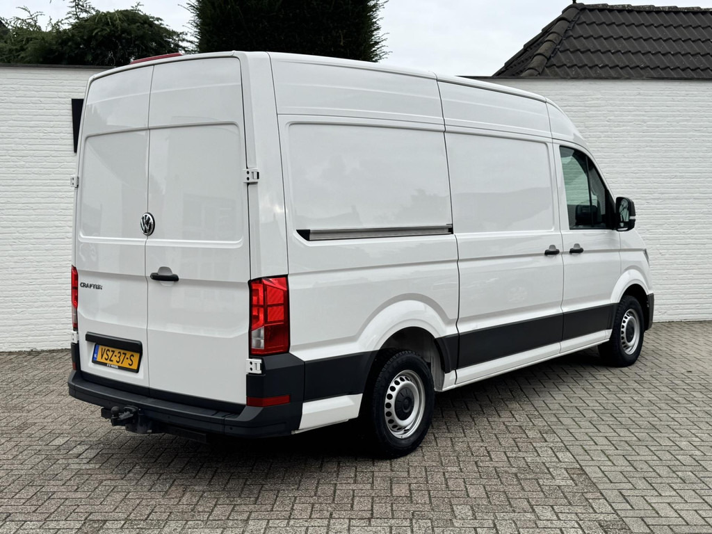 Volkswagen Crafter-30 2.0 TDI L3H3 Highline Carplay DAB Cruise Verwarmde voorruit Trekhaak Lat om Lat - Kastenwagen: das Bild 2 Volkswagen Crafter-30 2.0 TDI L3H3 Highline Carplay DAB Cruise Verwarmde voorruit Trekhaak Lat om Lat - Kastenwagen: das Bild 2