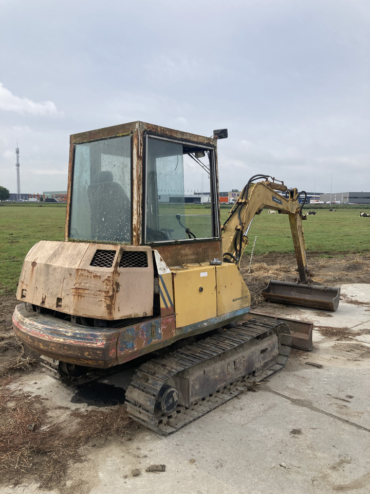 KOMATSU PC30-5 - Minibagger: das Bild 2 KOMATSU PC30-5 - Minibagger: das Bild 2